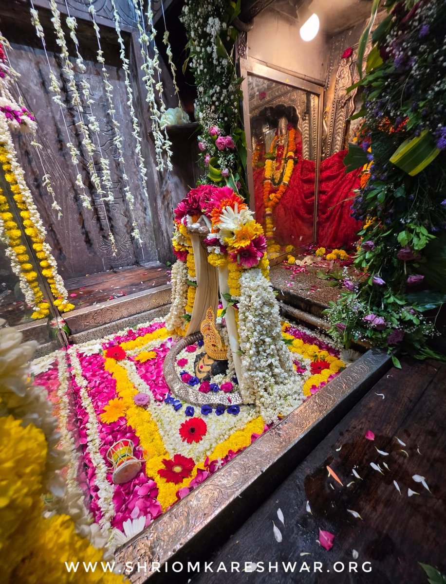 OmkarJyotirling's tweet photo. 🚩जय ओंकार जी🏵️शुभ नाग पंचमी 🚩
द्वादश ज्योतिर्लिंग में चतुर्थ, श्री ओंकारेश्वर में सावन सोमवार के अवसर पर ओंकार महाराज के श्रृंगार दर्शन।
श्रावण शुक्ल पक्ष पंचमी स. 2082 सोमवार दिनांक-17/08/26
वेब-https://t.co/cOFsHLEZaw
हेल्प-8989998686(8AM-8PM)
#omkareshwar #ओम्कारेश्वर https://t.co/LW9wSDd4cn
