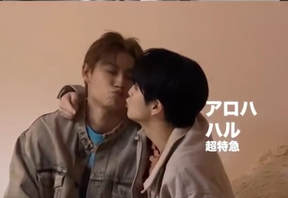 orangeiro_'s tweet photo. アロハくんここ数年で何度かキスを試みるが予期せぬ事故は起こらず😂
アロハル可愛い🩵🧡 https://t.co/N1kdYWautj