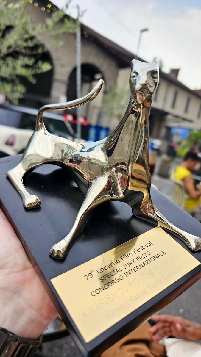 enooock's tweet photo. Buonasera Suíça, Buongiorno Brasil 🇧🇷 

A MARGEM DO RIO - Special Jury Prize 🏆 no Festival de Locarno @FilmFestLocarno 🐆

Que feliz tudo isso estar acontecendo. Viva o cinema brasileiro, viva o cinema pernambucano. https://t.co/rK9czyzqq6