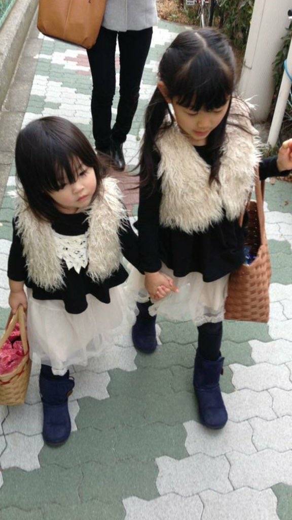Ningjanim's tweet photo. 루이쨩 손 꼭 잡은 미나미짱 https://t.co/XymsDIsfKR