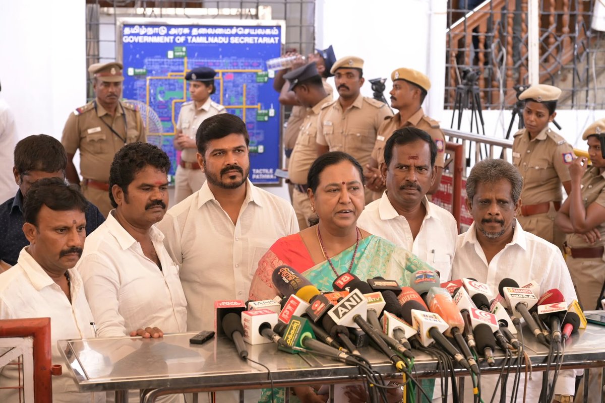 PremallathaDmdk's tweet photo. இன்று சட்டசபையில் , கலந்து கொண்ட பிறகு
 பத்திரிகையாளர்களை சந்தித்து என்னுடைய கருத்துக்களை பகிர்ந்து கொண்டேன்!

#premamalathavijayakanth
#tnassembly https://t.co/mXdNsGr5Gf
