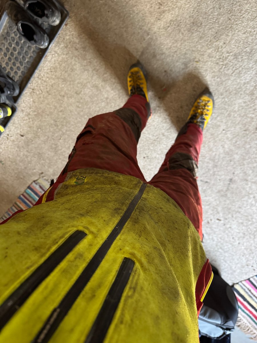 alpine_shadow_'s tweet photo. Had to do some forestwork and then there was a bit of fun for me.

#work #dirtyboots #workwear #workgear #lasportiva #workboots #farmer #gayfarmer #gaykink #gearhead #gayworker #engelbertstrauss #gear #gayfarmboy #forest #woods https://t.co/kNg1hDGauw