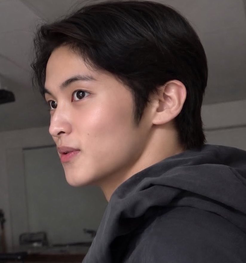 onyourmrkie's tweet photo. his teenage look is still there 🥹 https://t.co/WdkncWID1x