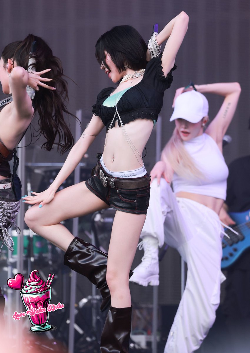 asascharts's tweet photo. #ASA went viral on youtube shorts following her summer sonic appearance just three days after the festival she has gained over 4M total views including one video with 1.3M+ views and 9 videos with over 100K views 🔥

#ENAMIASA #榎並麻彩 #아사 #アサ https://t.co/U3BTseyLew