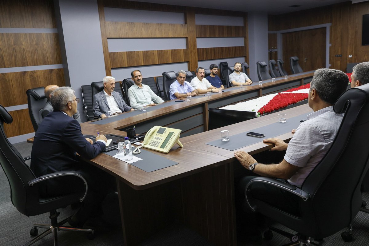 bingolvaliligi's tweet photo. Valimiz Sayın Cahit Çelik, Genç İstişare Meclisi Heyeti’ni kabul etti.

Gerçekleştirilen ziyarette; aile yapısının güçlendirilmesi, bağımlılıkla mücadele ve toplumsal değerlerin korunmasına yönelik çalışmalar başta olmak üzere çeşitli konularda değerlendirmelerde bulunuldu.

Nazik ziyaretleri için Genç İstişare Meclisi Heyeti’ne teşekkür ediyoruz.

@celikcahit
