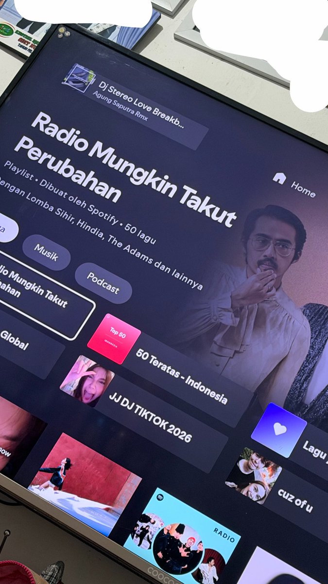 classyelpi's tweet photo. SUMPAH ANJIRR KAGET BGT GRGR KEPENCET CAST KE TV…. TAKUT MALAH KE TV KAMAR DEPAN ATAU RUANG TAMU, UNTUNG KE KAMAR YG GUE TEMPATIN ANJIR MALU BANGET KALO TAU LAGI NYETEL LAGI EGK JELAS😭😭😭 https://t.co/NXuF55m8xK