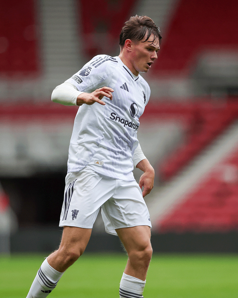 ManUtd's tweet photo. All the best to young forward, Ethan Ennis, who has agreed a move to League One side Stockport County.

We wish him all the best with his next step ❤️