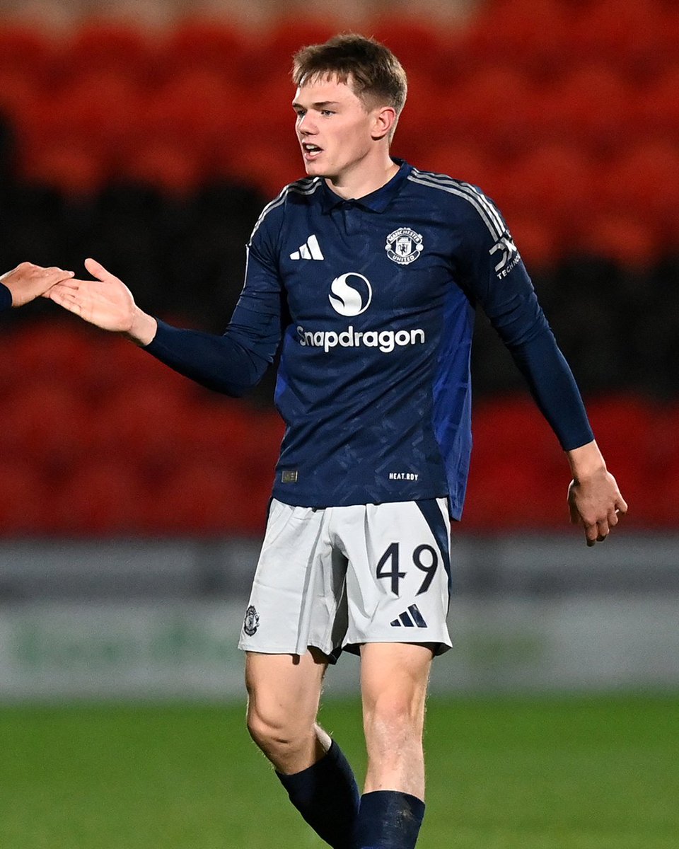 ManUtd's tweet photo. All the best to young forward, Ethan Ennis, who has agreed a move to League One side Stockport County.

We wish him all the best with his next step ❤️