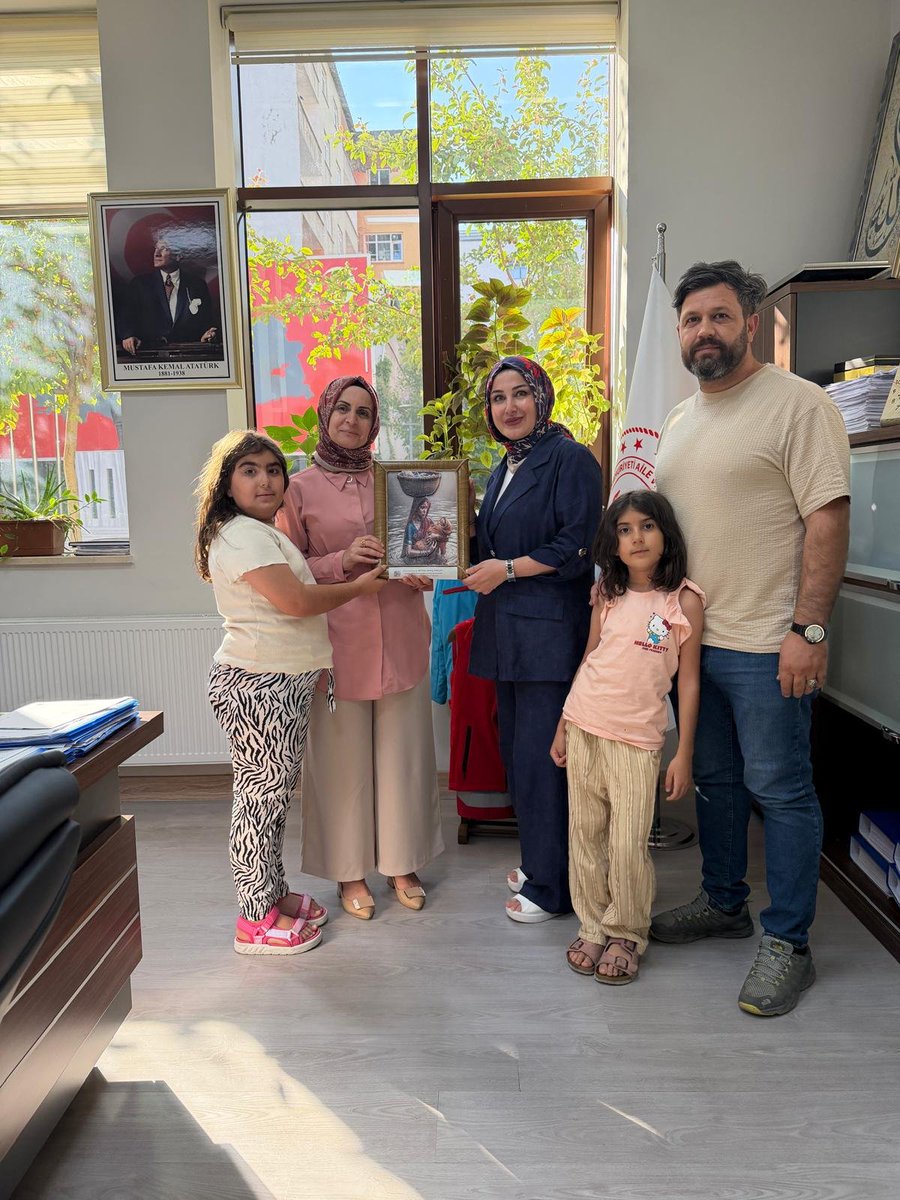 bingolbbfed's tweet photo. Teşekkür ve Şükran

Birlik ve Beraberlik Federasyonu olarak, Sosyal Yardımlaşma ve Dayanışma Vakfı Müdüresi Sayın Seyhan Savaş Yaraşır’ı makamında ziyaret ettik.

Nazik karşılaması, samimi sohbeti, ilgi, alaka ve misafirperverliği bizleri ziyadesiyle memnun etti.

@seyhan
++ https://t.co/Og5Phe3lZr