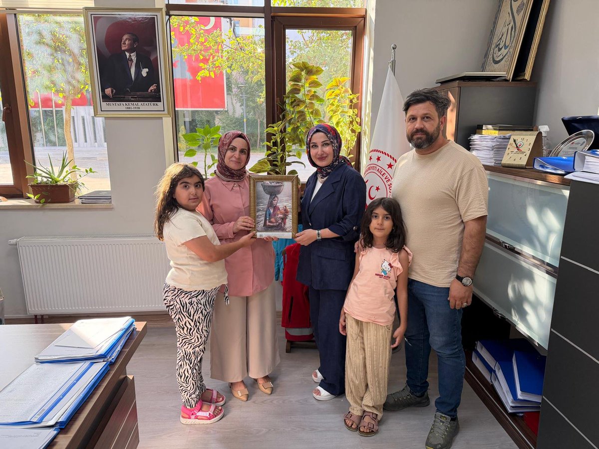 bingolbbfed's tweet photo. @Seyhan Toplumsal dayanışmaya ve ihtiyaç sahibi vatandaşlarımıza yönelik kıymetli çalışmalarından dolayı kendisine teşekkür ediyor, şükranlarımızı sunuyor ve başarılarının devamını diliyoruz.

@seyhansava https://t.co/K2MrwLM1gx