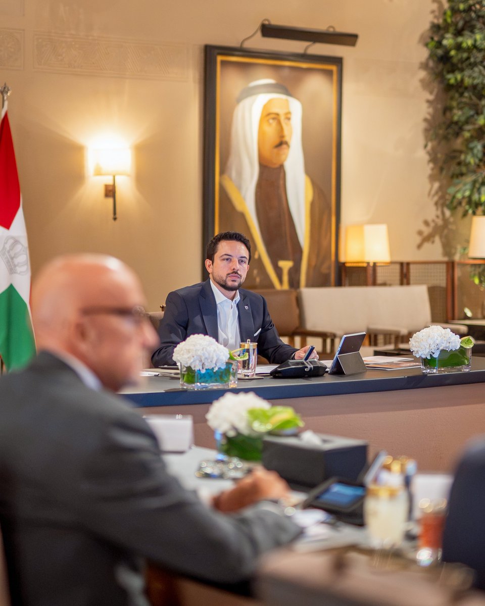 RHCJO's tweet photo. سمو الأمير الحسين بن عبدالله الثاني ولي العهد يترأس اجتماعا لمتابعة تحضيرات مؤتمر الاستثمار الأردني الأوروبي، المقرر عقده في 19 تشرين الثاني المقبل بالبحر الميت.
وشدد سمو ولي العهد على ضرورة طرح فرص استثمارية تركز على القطاعات ذات الأولوية الوطنية والحيوية، مؤكدا سموه أنه على الحكومة والمؤسسات المعنية التركيز على جهود المتابعة والبناء على توصيات المؤتمر.
#الأردن