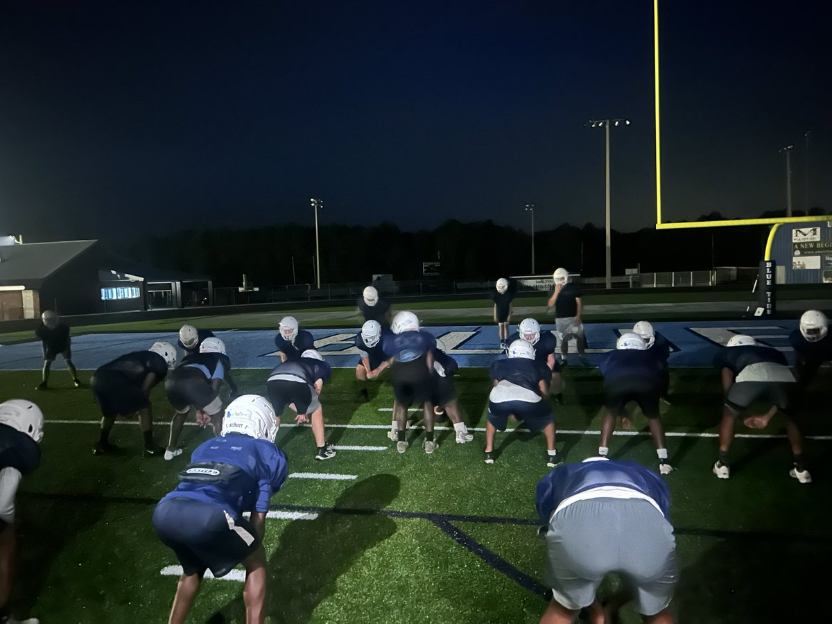Coach_Pfiester's tweet photo. Wet Bulb and lightning are no issue at 5am. In #LongCounT you have to adapt on a daily basis. No lights anywhere due to construction, no worries. #Team29 stayed in our condensed sets this morning 😜 Got some great work in! #ERWE https://t.co/v77c7qNj7O