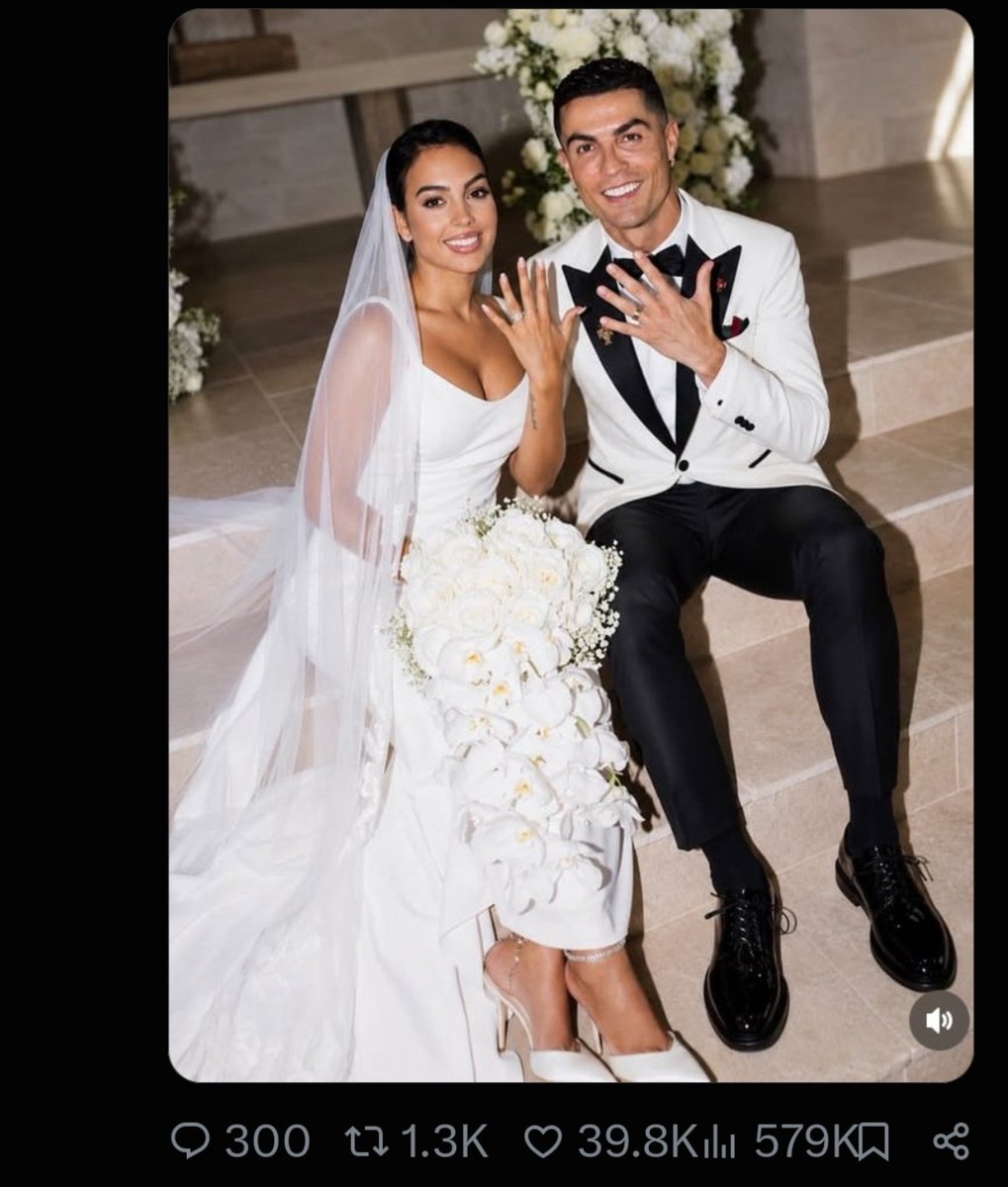 Foxstarnews's tweet photo. Exclusive photos from Cristiano Ronaldo and Georgina Rodríguez wedding, in presence of ONLY their 4 children. 😎❤️ https://t.co/3L9y4GIP7D