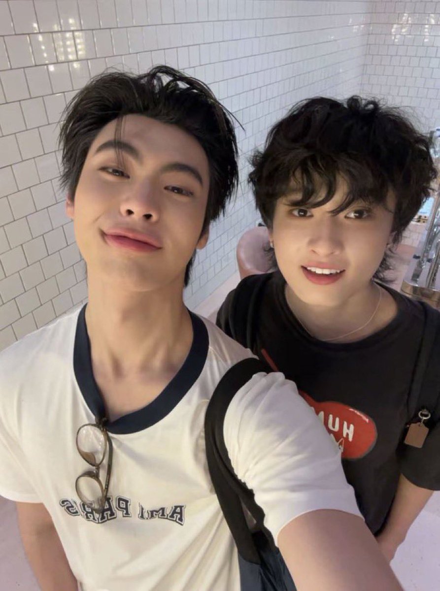 unpIu66ed's tweet photo. NEW THEEWAVE SELCA 😭 https://t.co/lcjdTQYhSd