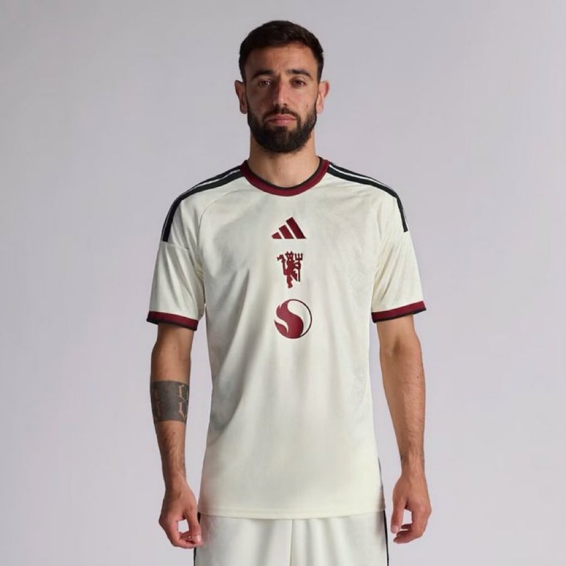 UtdDistrict's tweet photo. 🚨 | Galatasaray are prepared to double Bruno Fernandes’ wages in a bid to entice him away from #mufc.

They are preparing an offer of £42.7m, although United are ADAMANT that he is not for sale.

[@TelegraphDucker] https://t.co/Hpu64A3SjN