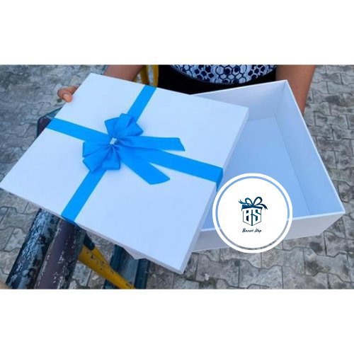 _boxedstop's tweet photo. Re-inforced Gift Box💙
.
.
Size_____ 12/10/4 inches
.
.
Color_____ Blue and White 
.
.
Ribbon Type_____ 4pieces 🎀
.
.
Ribbon Color_____ Blue Color
.
.
_ Your Number 1. Crafts|| Design|| Events plug 🔌 

#BoxedStop #trending #gifts #giftideas #giftboxes #giftbox #surprisegift https://t.co/u1LdPhJvUb