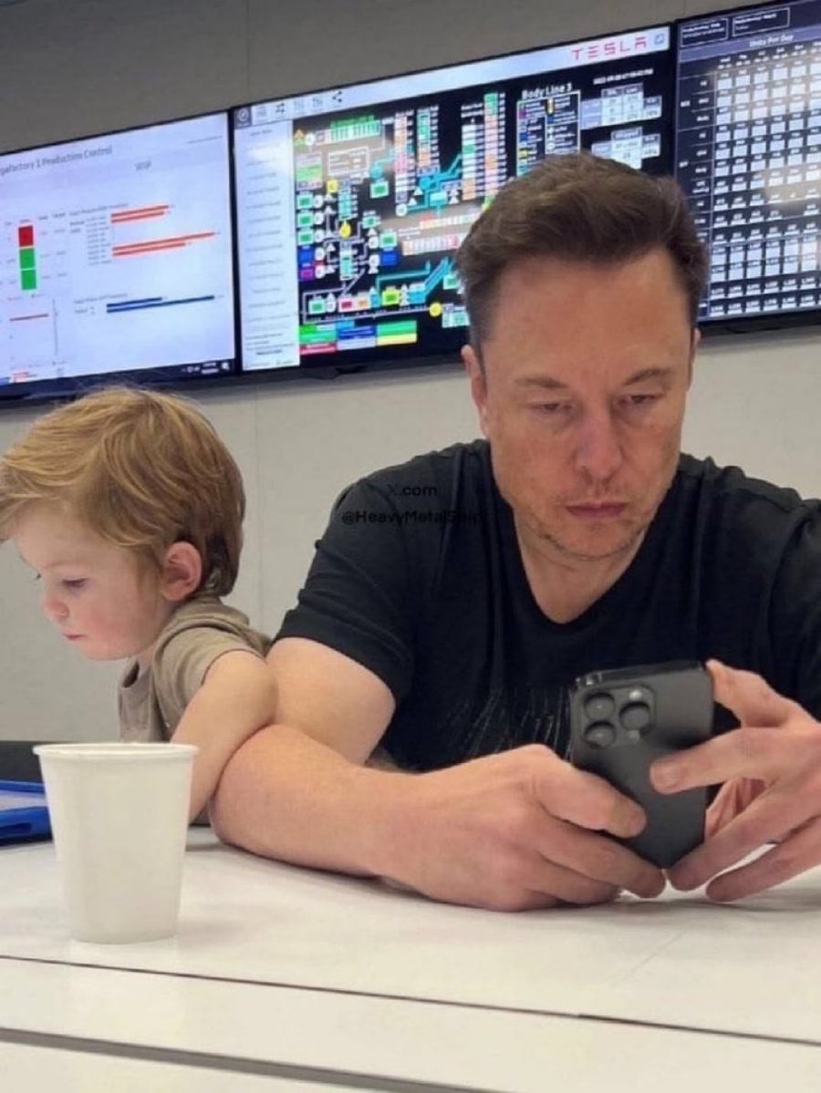 ElonDailyWu4's tweet photo. 👨‍👦🚀 Be honest — would you want Elon Musk as your dad?

🅰️ Absolutely ❤️
🅱️ Definitely 😎
🅲️ Maybe 🤔
🅳️ Not sure 😂 https://t.co/QfG9EH4G0C