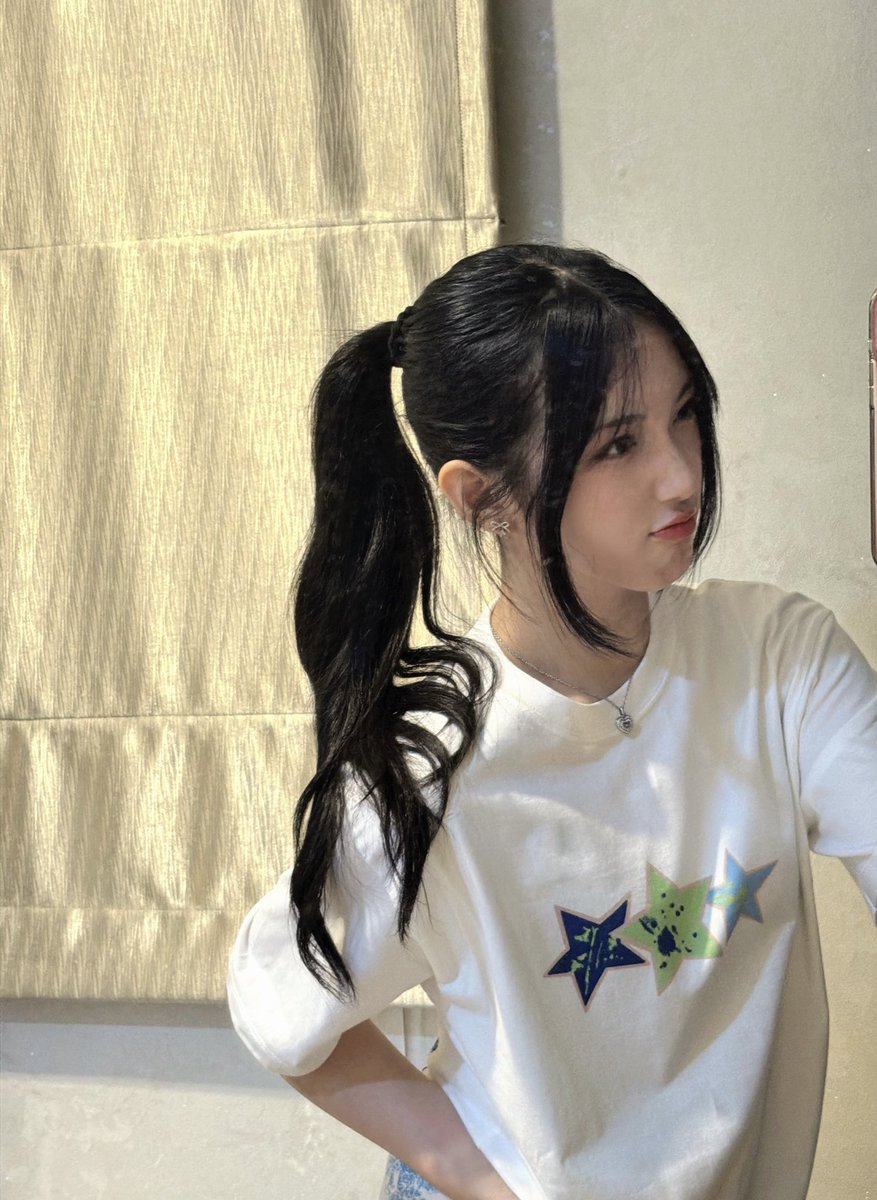 Delynn_JKT48's tweet photo. ‼️PENGUMUMAN PENTING‼️

Hari ini adalah kesempatan terakhir untuk mendapatkan baju limited terkeren yang bisa membuat jasmani sehat dan kuat ✌🏻

jangan lupa hari terakhir untuk memesan BDAY T-Shirt ku temen-temen tercintah 😘 https://t.co/lR7KGjJcGD
