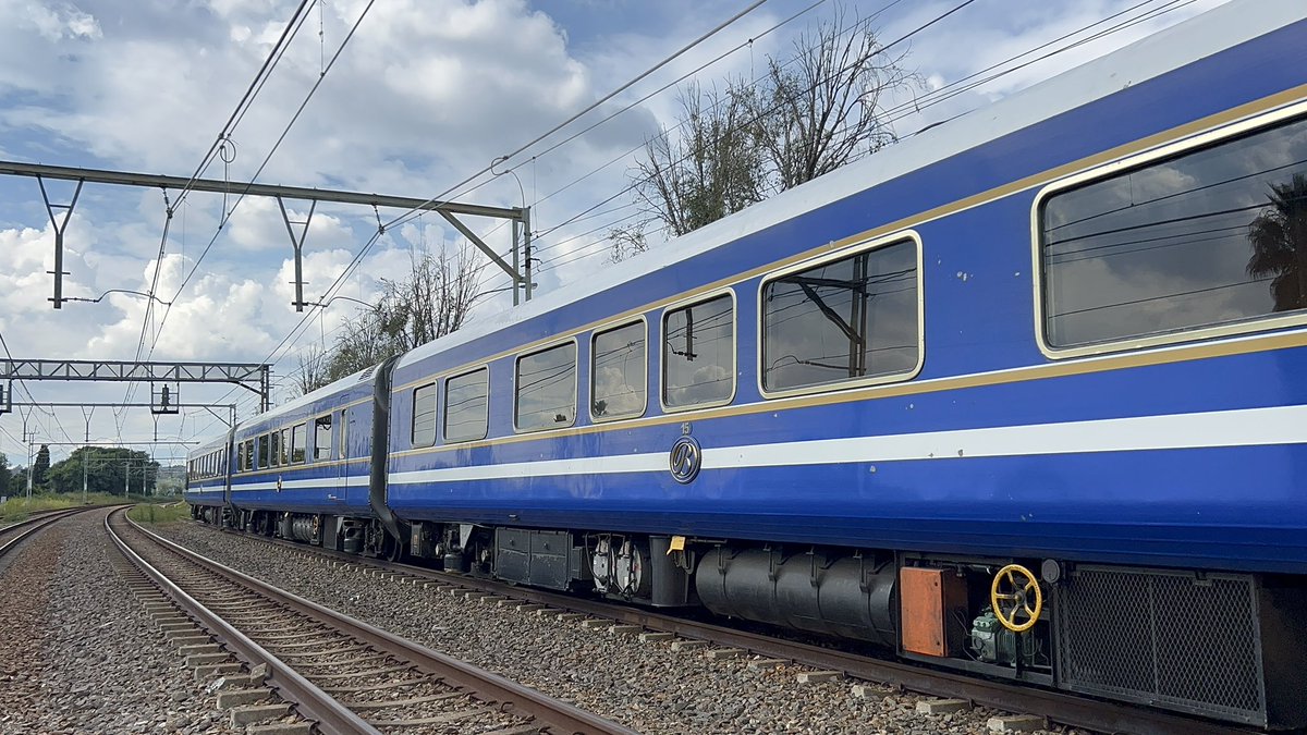 JimmyRailFan's tweet photo. #BlueTrain passing through Kempton Park, making its way to Cape Town | 17 August 2026 https://t.co/qvY3guYPEq