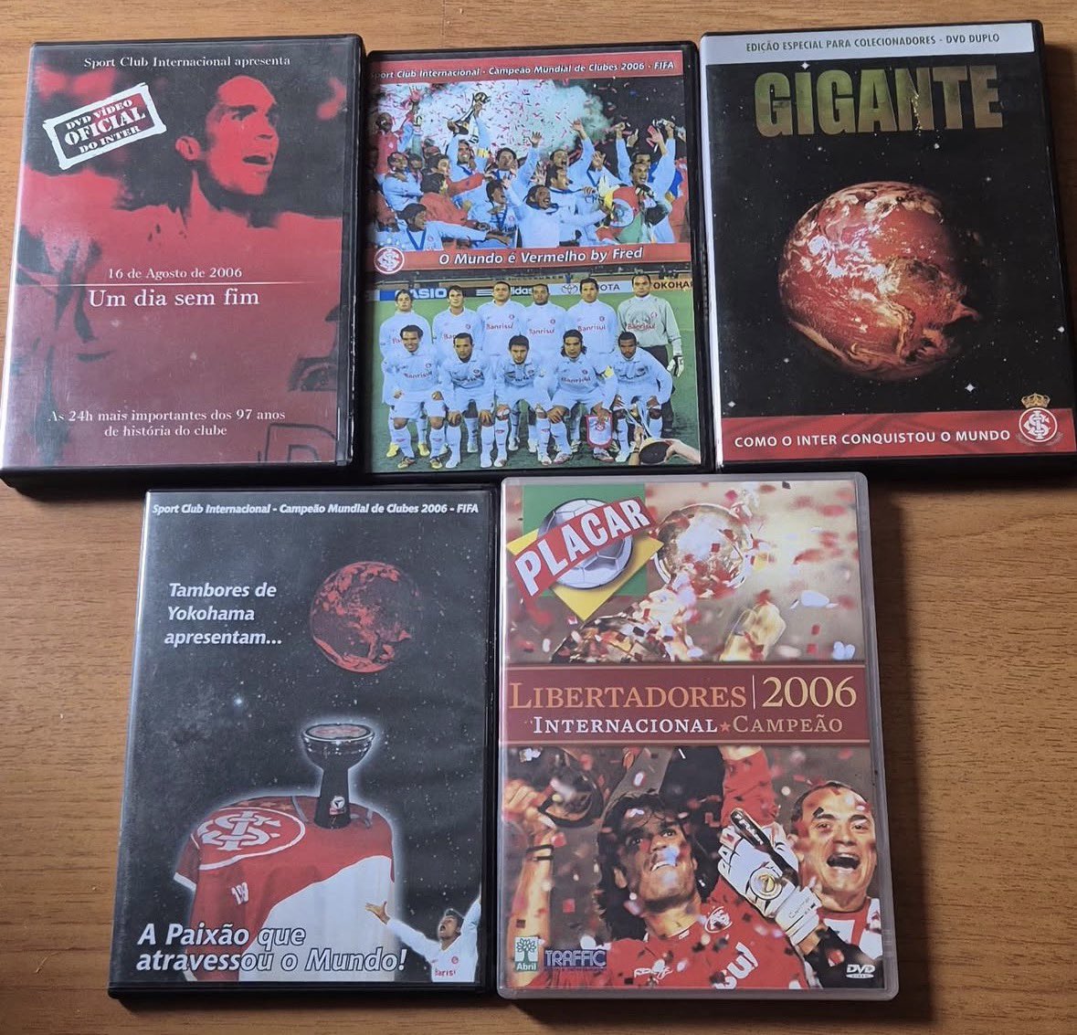 LedioLegal's tweet photo. Quando perguntarem a diferença do tamanho entre os clubes, mostre essas fotos.

Legal https://t.co/81H5jjB0BT