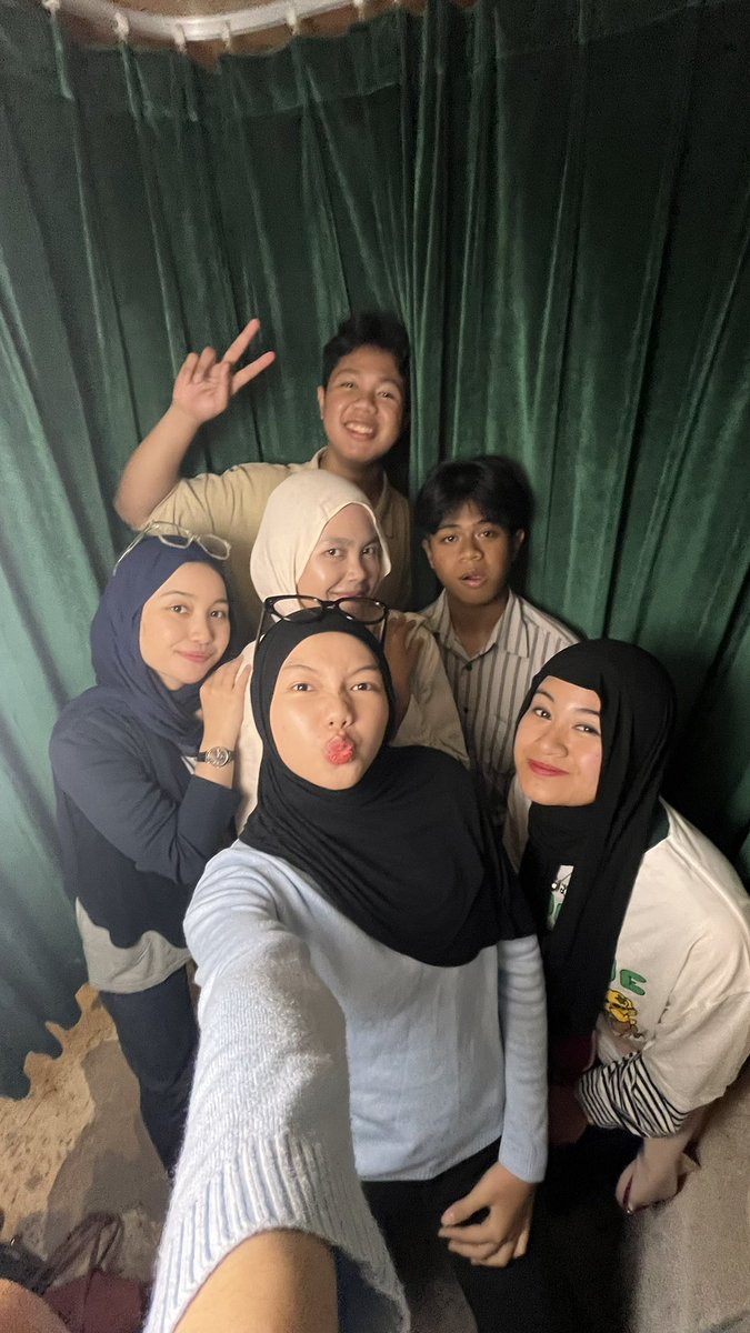 jeruksambat's tweet photo. kinda miss menjadi adek bontot😞💗 https://t.co/Gq0RnVbE32