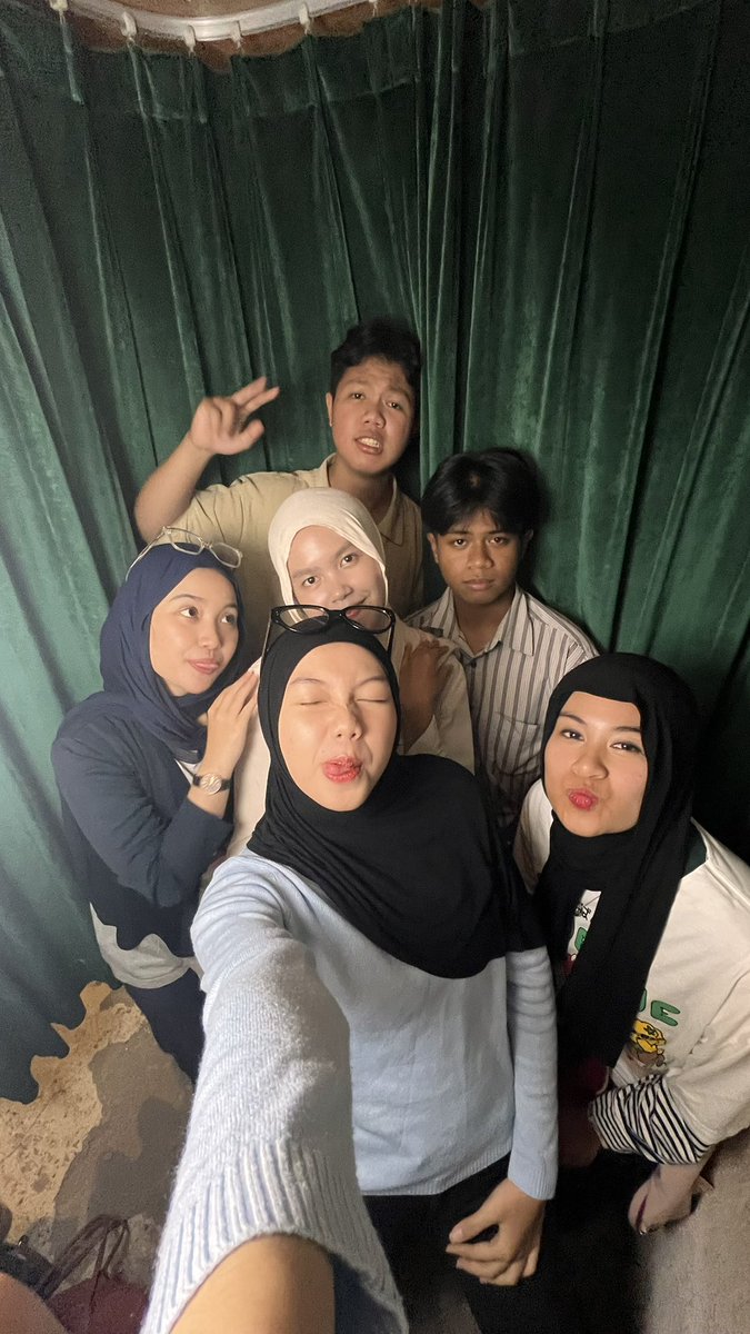 jeruksambat's tweet photo. kinda miss menjadi adek bontot😞💗 https://t.co/Gq0RnVbE32
