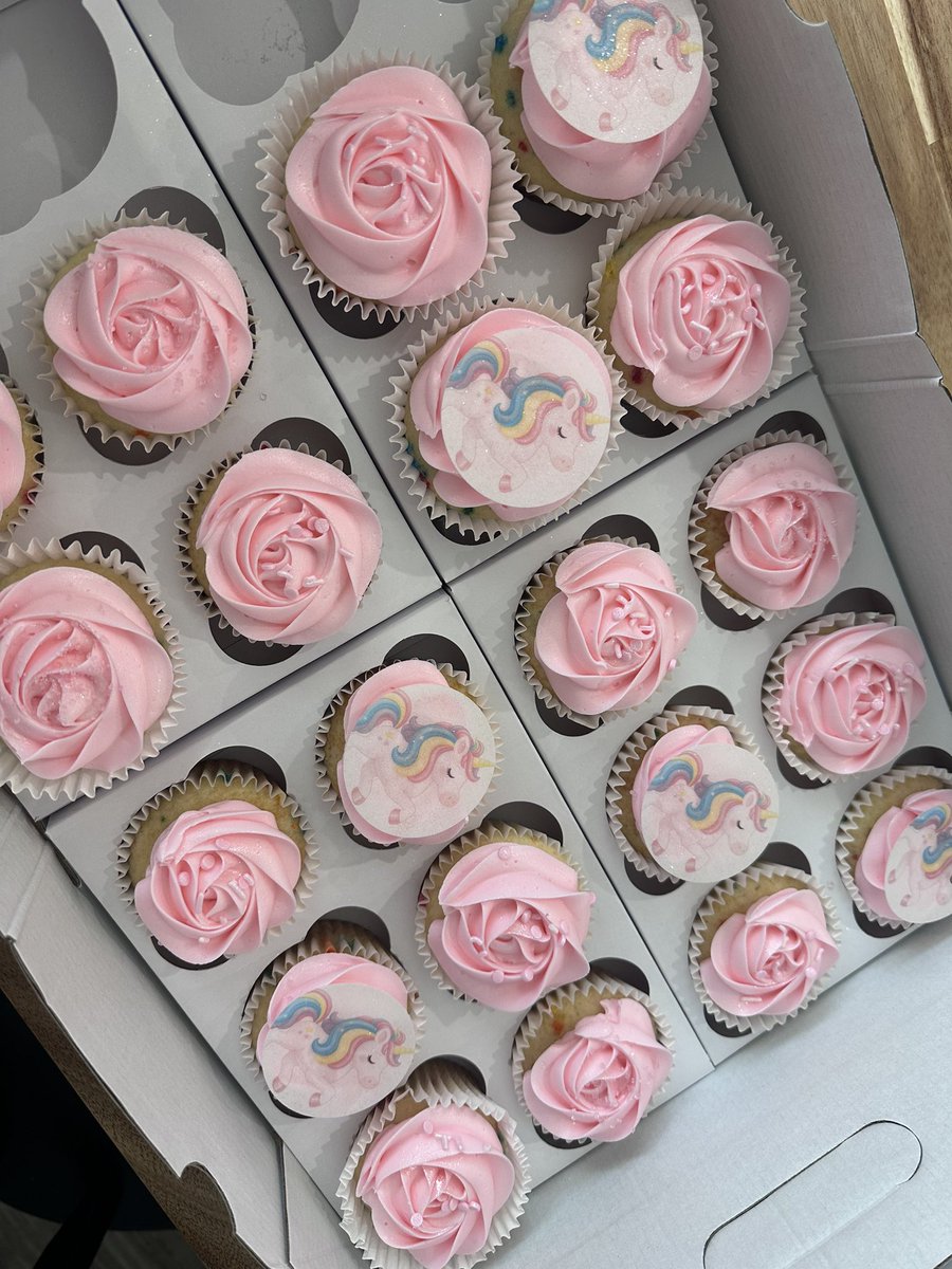 kitten_jmt's tweet photo. Baked on the weekend! #arizona #baker #cupcakes https://t.co/qDkMeNob4r