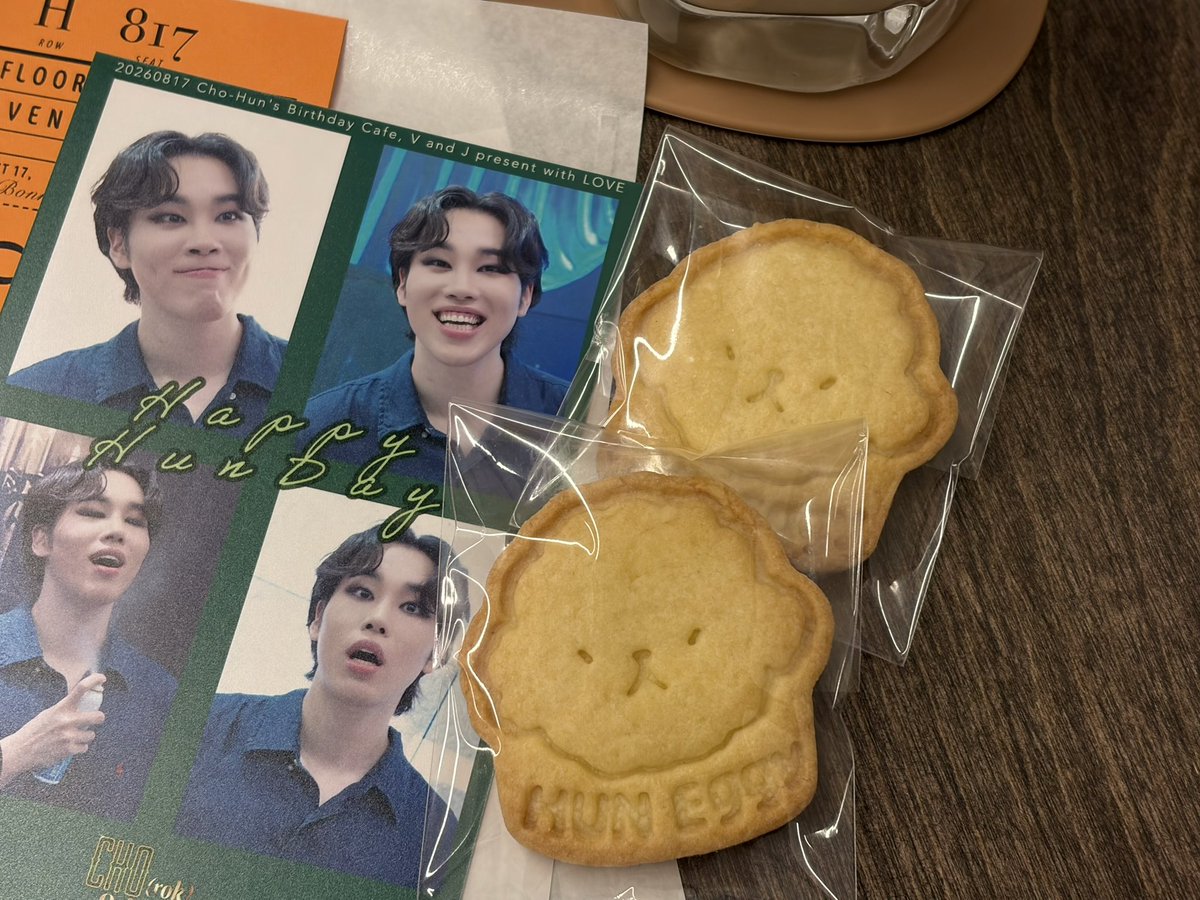 xxuy0ng's tweet photo. #0817_HAPPY_HUNDAY
 #초록의_계절_그리고_훈

조훈사람조훈배우조훈님 생일 추카드려요오🎂🎶
너무 예뿐 생카에서 훈랑 가득한 시간 보내고 갑니따!!

조훈사람 조훈배우 조훈생카 조훈시간 ദി˶ᕑᗢᓫ)✧ https://t.co/FsdmRO2nES