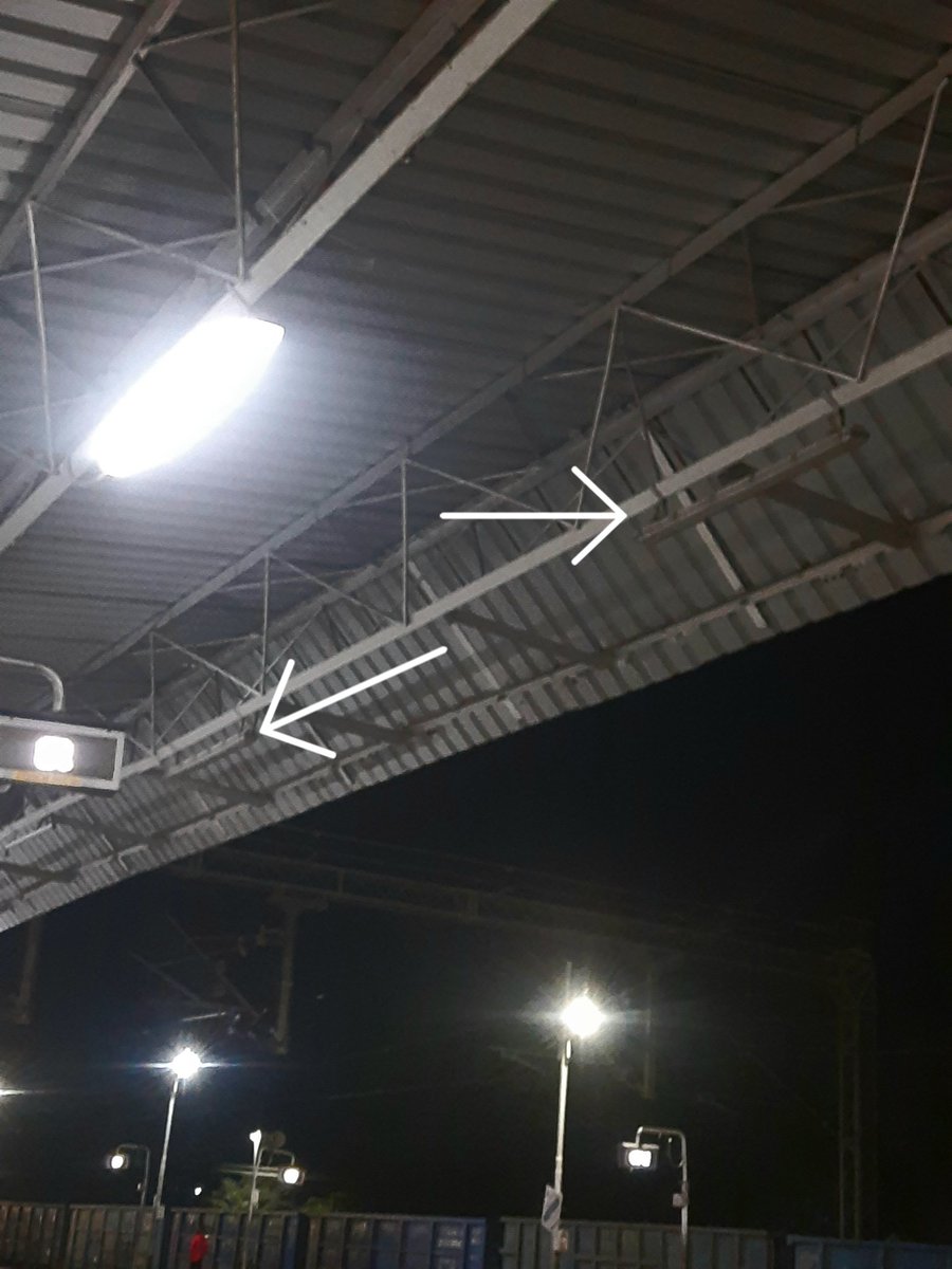 Atharva12109's tweet photo. Imagine the condition of work done by @BhusavalDivn under #ABSS station scheme, before inauguration some Lights Are Started blinking and some are  non- functioning. #Manmad #IndianRailways @BhusavalDivn @Central_Railway @srdeegbslcrly @srdencobsl https://t.co/E4gSfOPaV9