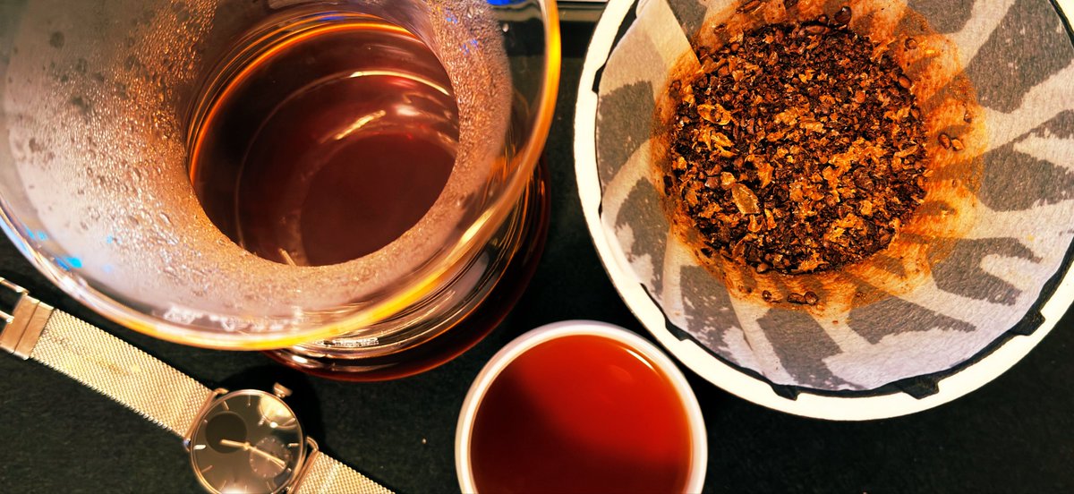 sheepwing_5's tweet photo. 今日の特異点。(1:25)
Burundi🇧🇮Coffee 豆無くなるのが切ないね。
どの豆も二度とは会えない一期一会来年もよろしくね。
(まだまだ無くならないけどね!1kg仕入れは伊達じゃない🐈⬛)
#PHILOCOFFEA #429birundi #HARIO #AlphaDripper https://t.co/YkEBFggzmj