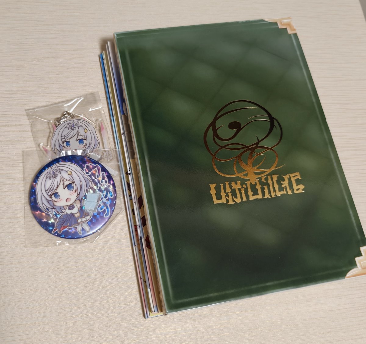 FionaHoshimi's tweet photo. やっと荷物の整理が終わったので、昨日のコミケの戦利品を。

初コミケ、フィオナ目当てで行ったのですが、結局見かけたクルスタ本は全部買ってしまいました。

どの本も良くて、皆さんのクルスタ愛も感じられました。とても楽しかったです！ https://t.co/eZmOvUAkbz