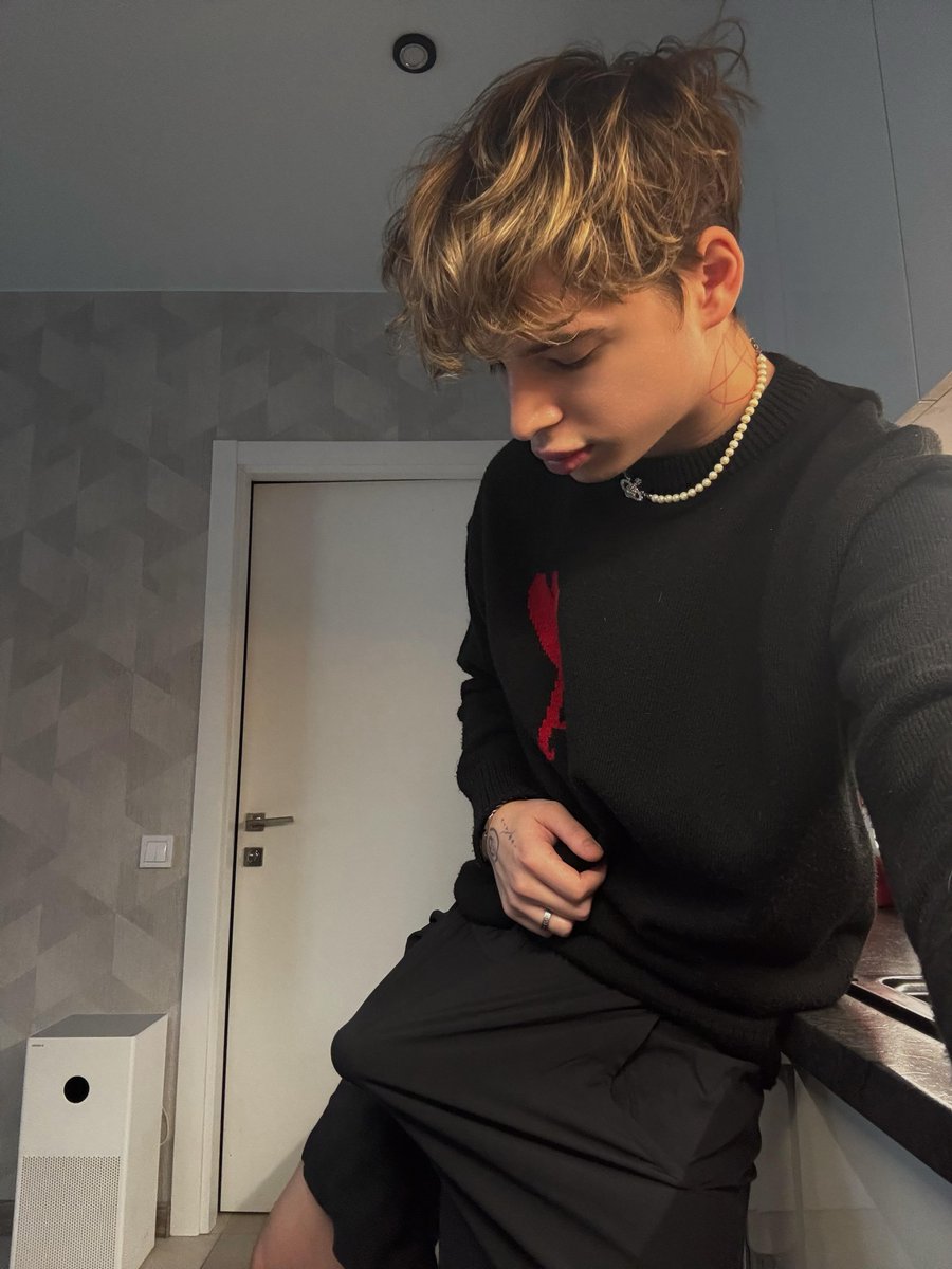 BabyAlekssasm's tweet photo. who want me https://t.co/zg5b1mAG2l