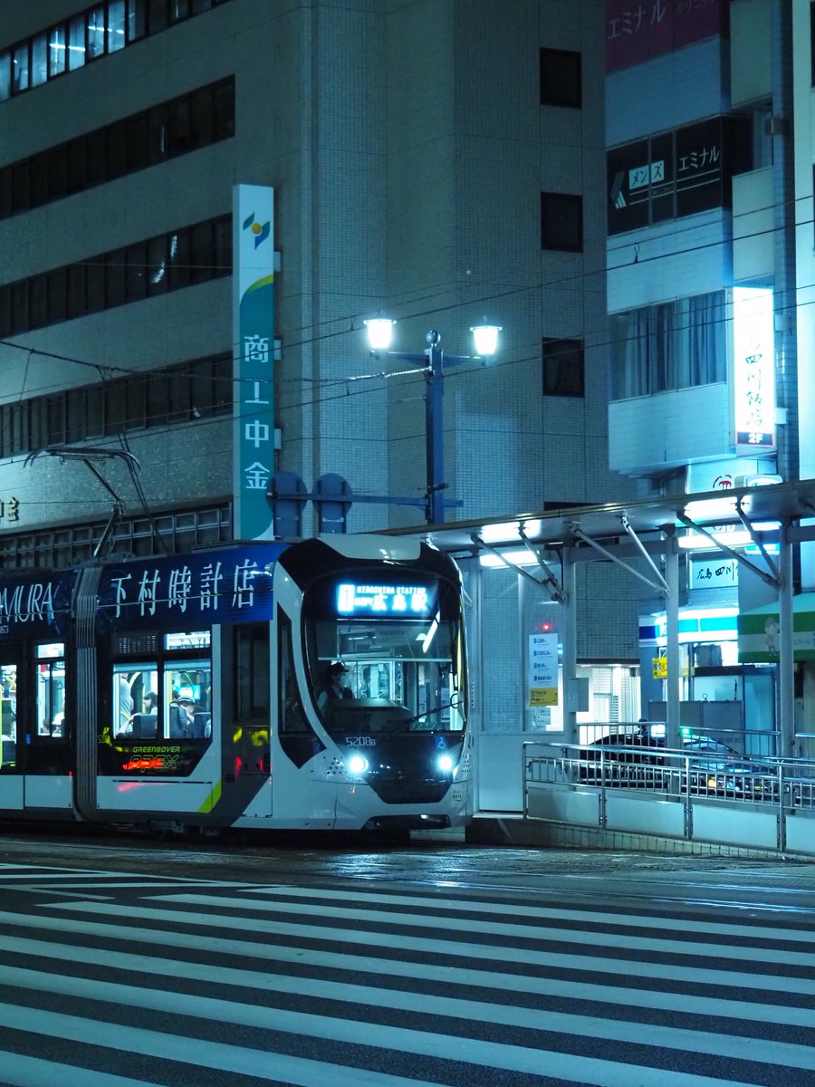 wave_buoy's tweet photo. 広島のチンチン電車 https://t.co/dXWXLJfTE0