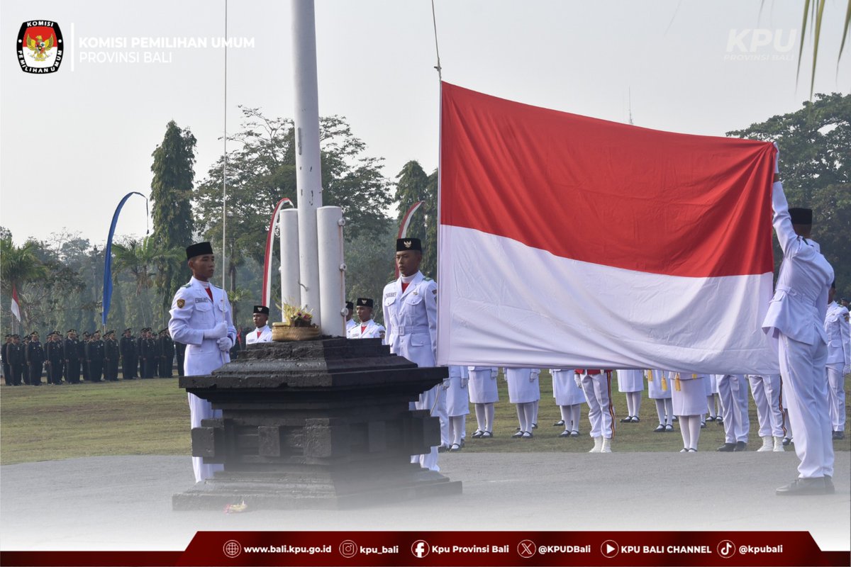kpu_bali's tweet photo. #temanpemilih - Ketua KPU Provinsi Bali, I Dewa Agung Gede Lidartawa, menghadiri Upacara Peringatan Hari Ulang Tahun (HUT) ke-81 Kemerdekaan Republik Indonesia. Senin (17/8/2026).

#kpumelayani #kpubali @KPU_ID https://t.co/88YkWPiYjl