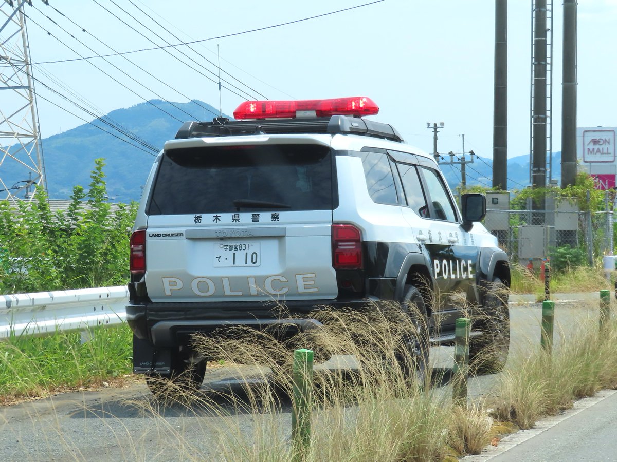 kitakyu_pc's tweet photo. イオンモール熊本付近を警ら中の、栃木県警察 ハイラックス。
2026年6月に栃木県内の会社役員の男性から、ランドクルーザー250と共に寄贈された車両。
2台共に熊本地震被災地に派遣され警ら活動等に従事。 https://t.co/e7TgcZCyVq