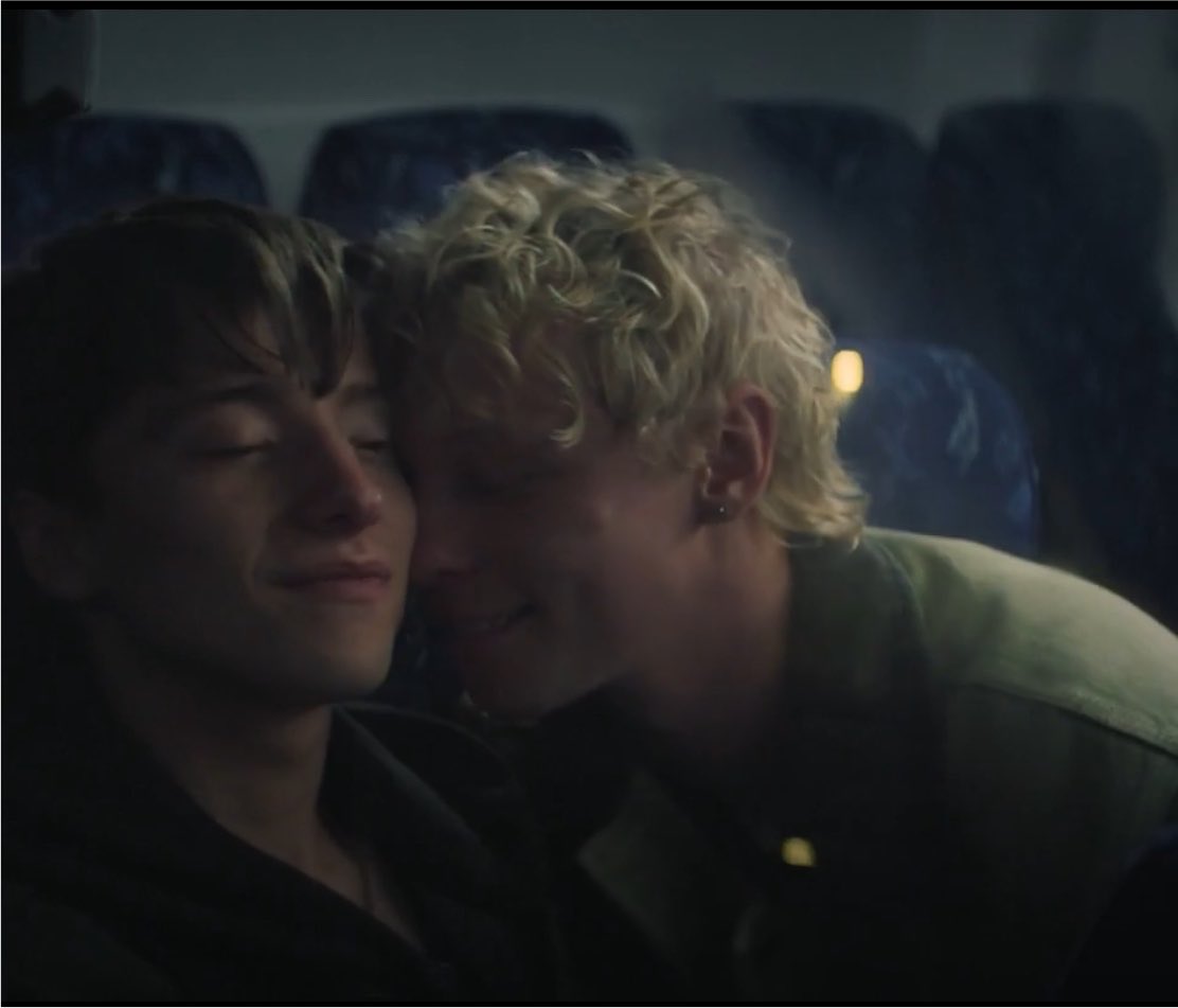hellfirejinx's tweet photo. i need someone as clingy and touchy as ryan https://t.co/Yhi66JUyOG