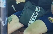 ognetherblade's tweet photo. @SMOlsztyn Pitbullek Lonsdale i wszystko jasne. 
Dlaczego ogólnopolski margines społeczny tak bardzo upodobał sobie akurat takie marki? 
Jeszcze ani razu nie poznałem chociaż jednej inteligentej osoby noszącej Pitbulla. https://t.co/QB5KqZ8cgB