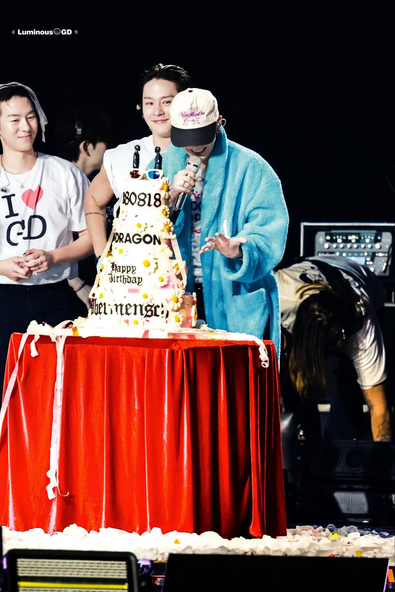 JustGDragonxi's tweet photo. #HappyGDay2026
Still life Still beautiful 
Happy Birthday @IBGDRGN 
#꽃잎하나_더해_권지용_사랑해 https://t.co/nSO1glBhUm