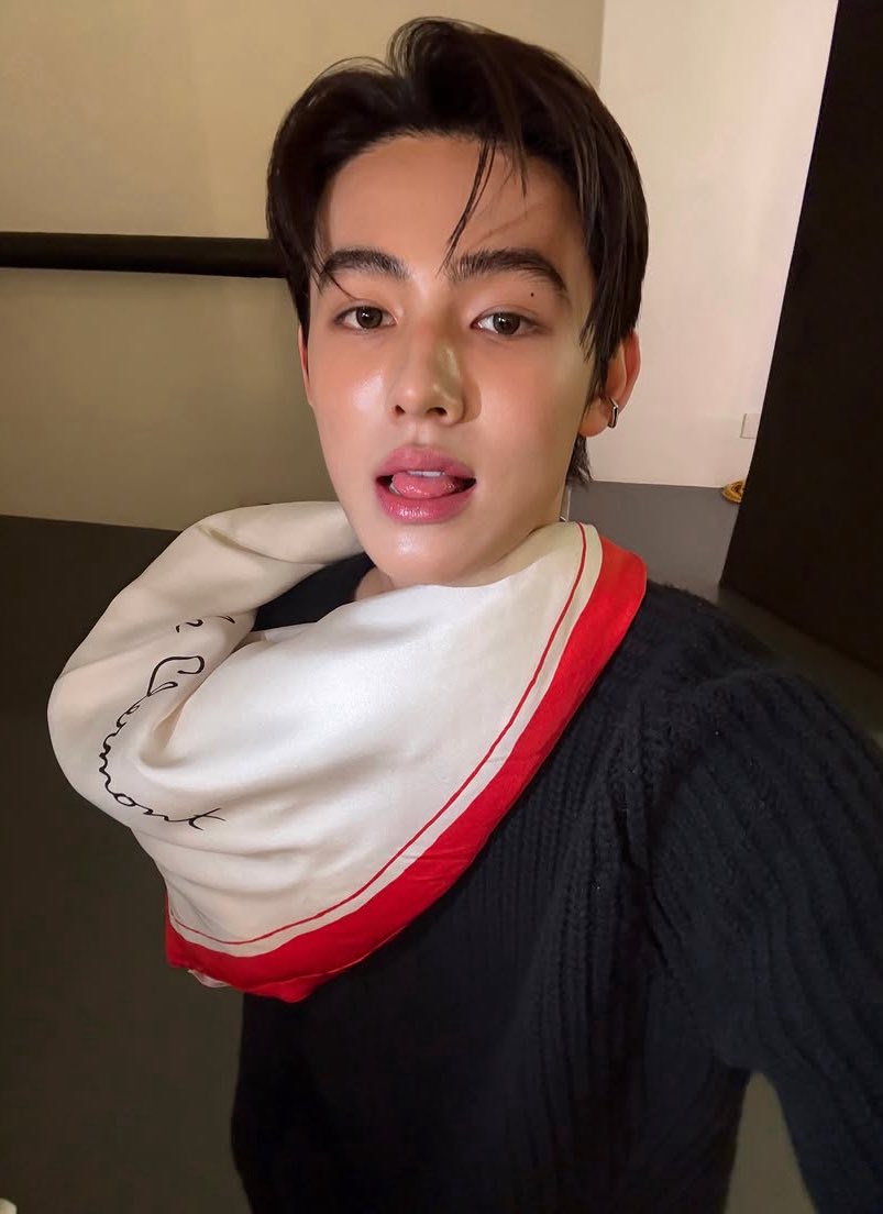 lshverse's tweet photo. @eomlandvnfp SEONGHYEON made this past year so warm, safe, and special. Our favourite ACEOMonTop idol, a sweet EOMIRACLE we hold dear!

SEONGHYEON REIGNS THIS CHAPTER

#SEONGHYEON1YearVoyage
#성현_데뷔기념일
#SEONGHYEON #성현 https://t.co/F0nbSB9Ayw