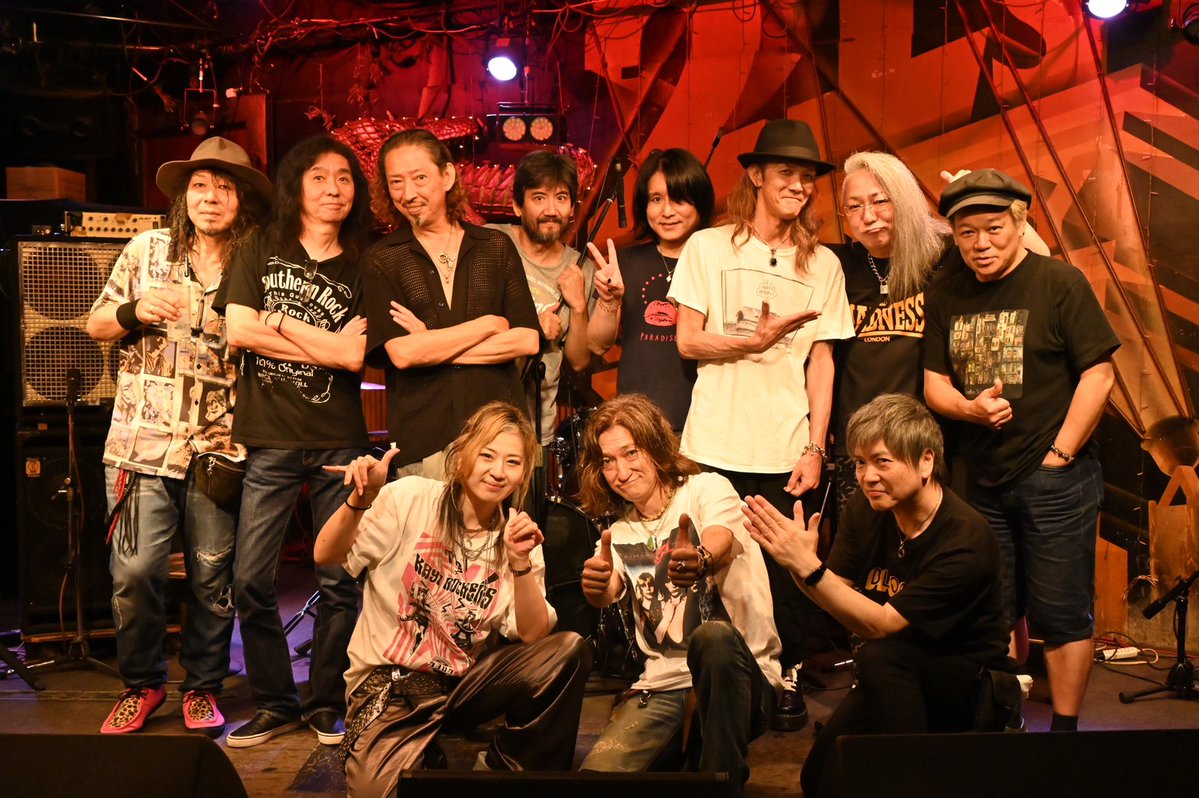 atsuo_saito's tweet photo. GOLD at 原宿CROCODILE、ご来場の皆様ありがとう！共演の皆様のステージも素晴らしく、良いイベントになりました。サトホンの聡さん大山さん友森さんともゆっくり話せて最高に楽しい一日になりました。明日はTHE MONOLITHで上野音横丁のhironoさん誕生会に参加します。ひとつよろしく！ https://t.co/sgJHCw0ovq