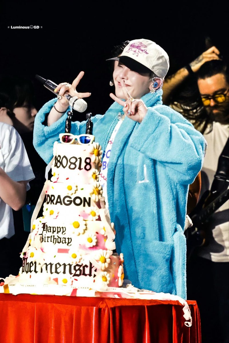 JustGDragonxi's tweet photo. #HappyGDay2026
happy birthday my G @IBGDRGN 
always stay with you
#꽃잎하나_더해_권지용_사랑해 https://t.co/EaKLKyvvyA