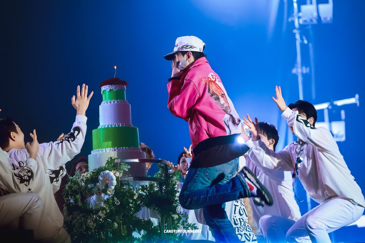 JustGDragonxi's tweet photo. #꽃잎하나_더해_권지용_사랑해          
我们青春的每一页都是灿烂的 
生日快乐宝贝
Happy birthday @IBGDRGN 

#HappyGDay2026 https://t.co/BbkhNmqbeA