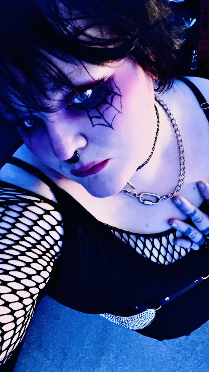 PrincessAmore17's tweet photo. Hope your Monday isn’t too bad 
#NonbinaryBabe #femboy #plussizegothbabe #nsfw #Babe #CuntBoy #Babe #fishnets #Ass https://t.co/wmv5nIMPU5