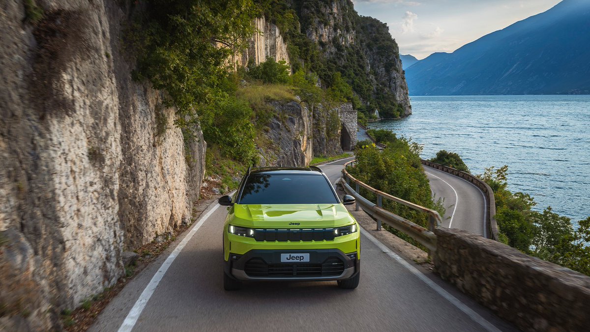 JeepFrance's tweet photo. Ville, mer ou montagne, il n'y a qu'un mois d’août par an. Votre Nouvelle Jeep® Compass est prête à vous accompagner vers l’aventure que vous attendez depuis si longtemps. 

#Jeep #Adventure #OIIIIIIIO https://t.co/Gy5DwSVS0k
