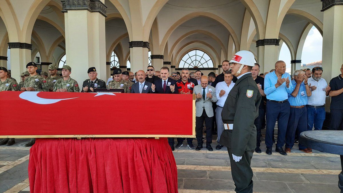 Sehitkamilkyk27's tweet photo. Kaymakamımız Sayın Ahmet ODABAŞ, ebediyete irtihal eden Kıbrıs Gazisi P. Ast. Nurettin ÖZEREN (83) için düzenlenen cenaze törenine katıldı.
 https://t.co/NHkgdLg5f8 https://t.co/YEgui6Qdiu