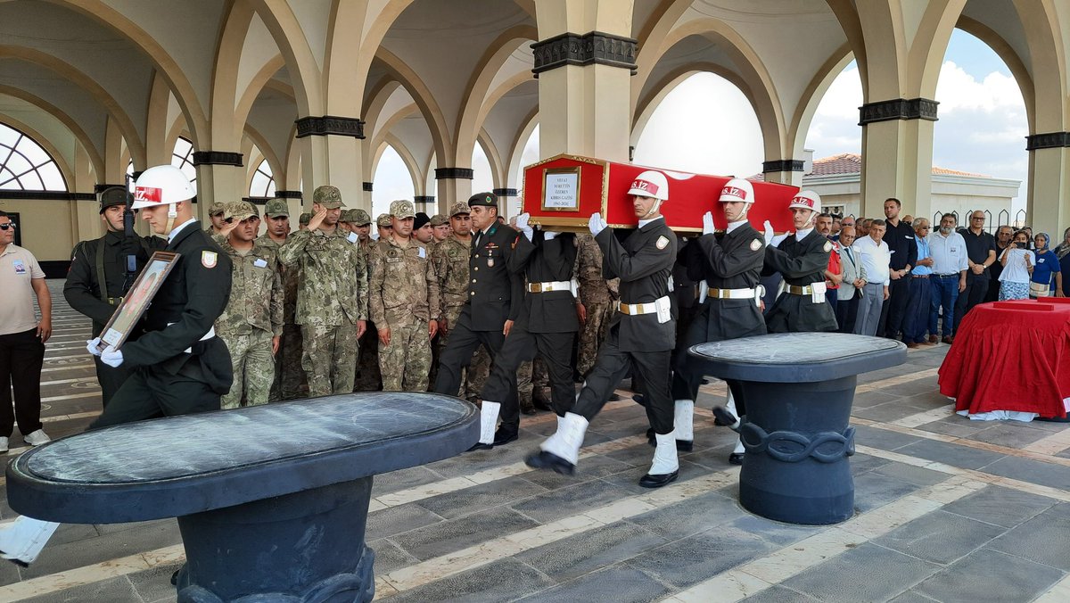 Sehitkamilkyk27's tweet photo. Kaymakamımız Sayın Ahmet ODABAŞ, ebediyete irtihal eden Kıbrıs Gazisi P. Ast. Nurettin ÖZEREN (83) için düzenlenen cenaze törenine katıldı.
 https://t.co/NHkgdLg5f8 https://t.co/YEgui6Qdiu