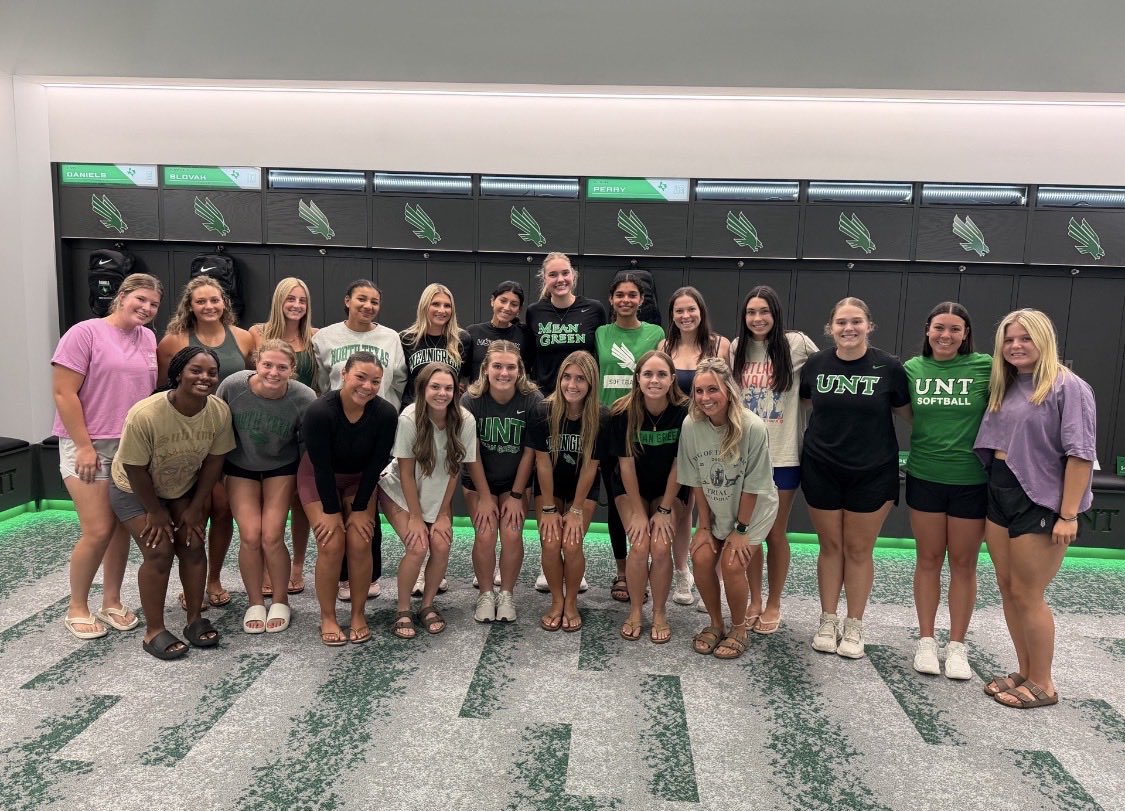 CoachCodyWhite's tweet photo. Happy 1st day of school! Looking forward to a great year with this team! #GMG 🦅 https://t.co/bVH889cXsn