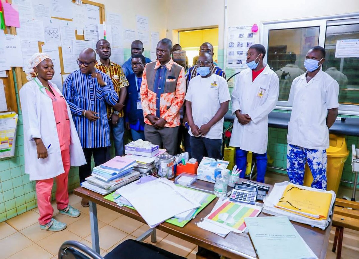 OMS_Burkina's tweet photo. 📍 #BurkinaFaso | L’#OMS a participé à la mission conjointe de suivi de la #SNDS20262030 dans les régions de #Bankui et du #Sourou, conduite par le Ministre de la Santé.
🤝 Ensemble pour renforcer le système de santé et améliorer le bien-être des populations.
#SantéPourTous https://t.co/9yOvV9v1za