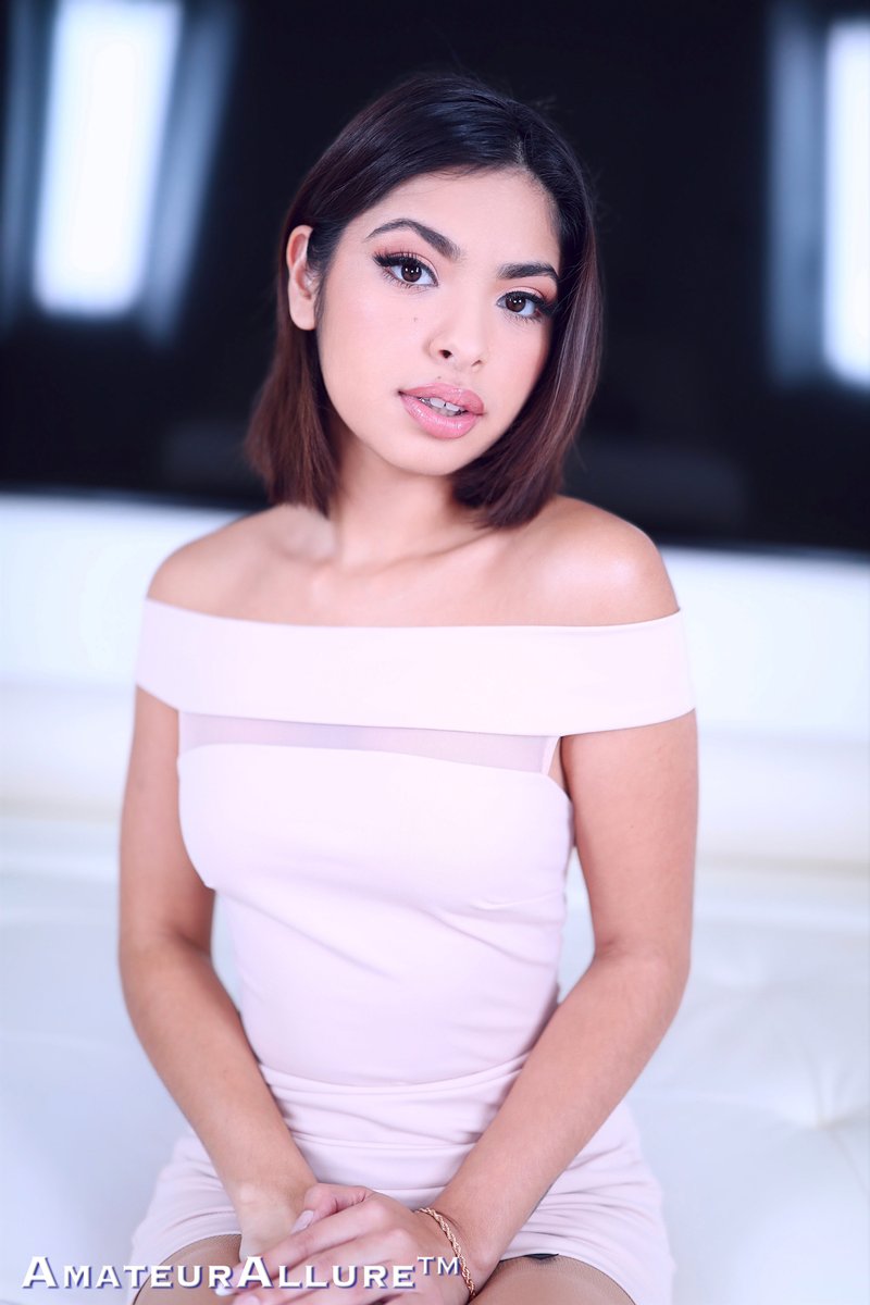 noobieshere's tweet photo. Best dressed for a hookup @HazelHeartxxx 🖤 @AmateurAllure https://t.co/leA2WRpLcF