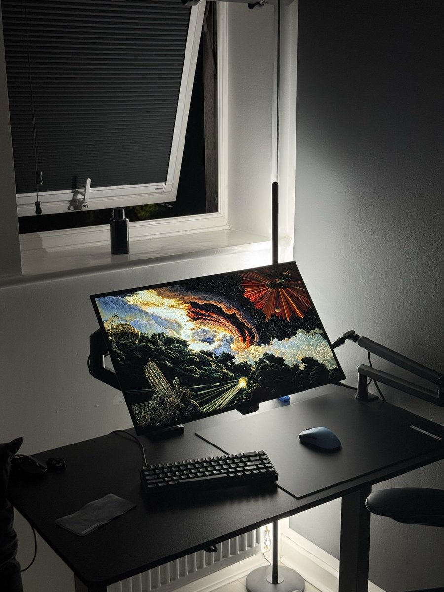 by_lxk's tweet photo. This wallpaper >>> #desksetup https://t.co/dXKQD53hZv
